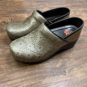Dansko Pro XP Clogs Shoes Medallion Bronze Geometric Leather Women's Sz 37 6.5-7